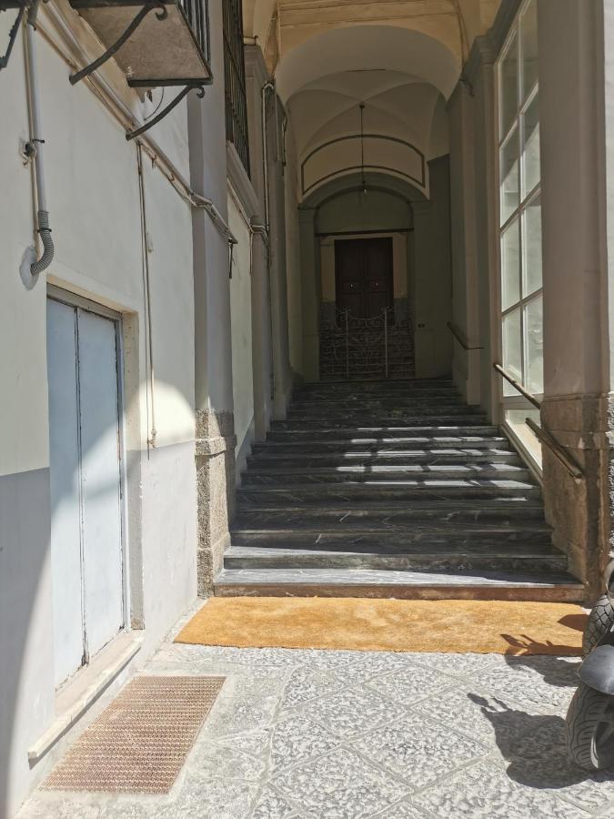 Апартаменти Napoli Centro Chiaia Екстер'єр фото