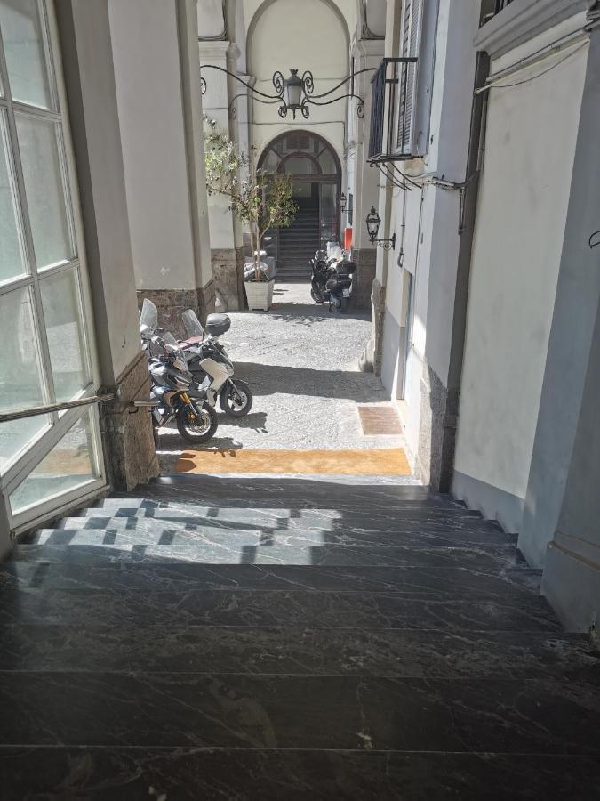 Апартаменти Napoli Centro Chiaia Екстер'єр фото